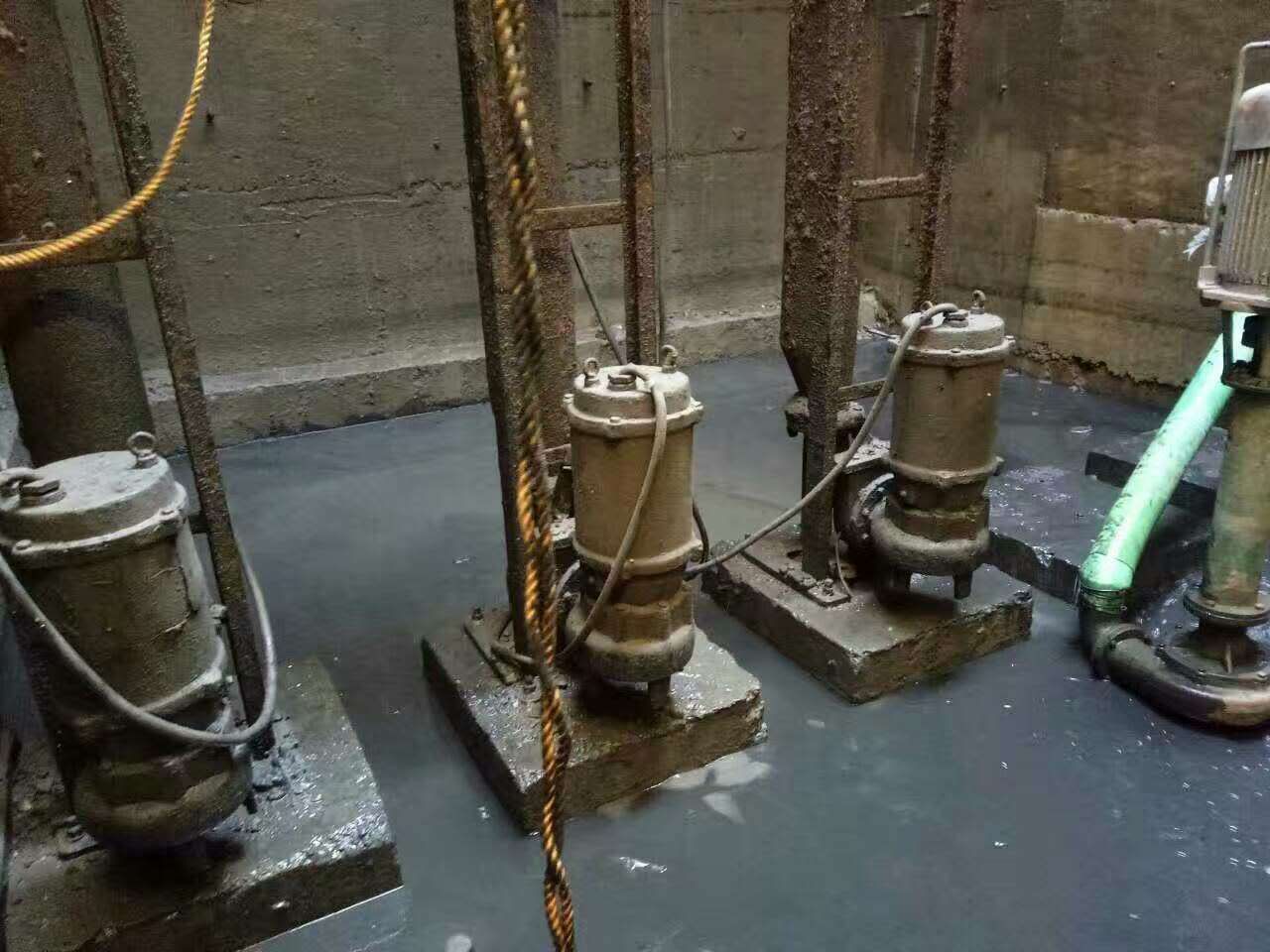 修文污水池清理