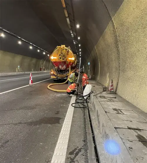 修文隧道排水渠清淤